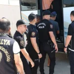 Antalya'da 92 aranan şahıs yakalandı