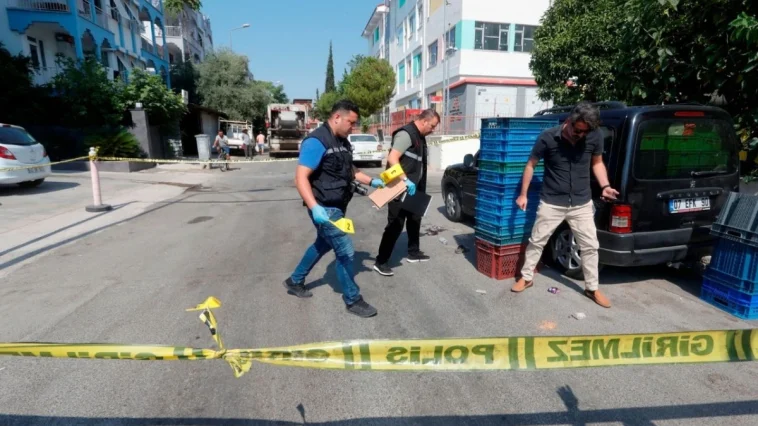 Antalya'da fırın çalışanını 'Ona selam söyle' diyerek bacağından vurdu