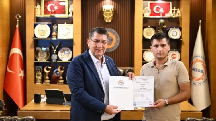 Antalya'da sıhhi tesisatçılar belgelerini aldı