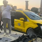 Antalya'da ticari taksi ile otomobil çarpıştı: 5’i turist 7 yaralı