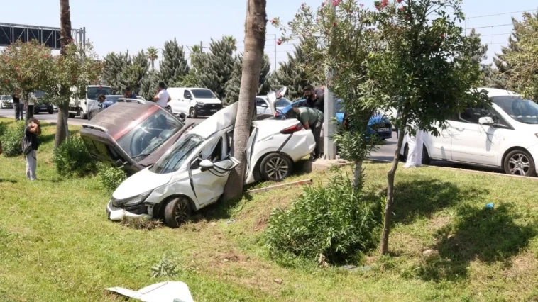 Antalya’da zincirleme kaza: 2 polis yaralandı