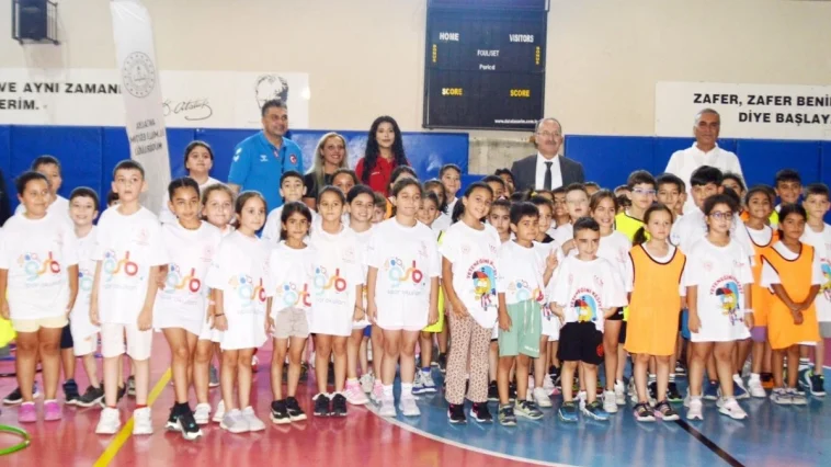 Antalyalı çocuklar zirveye koşuyor