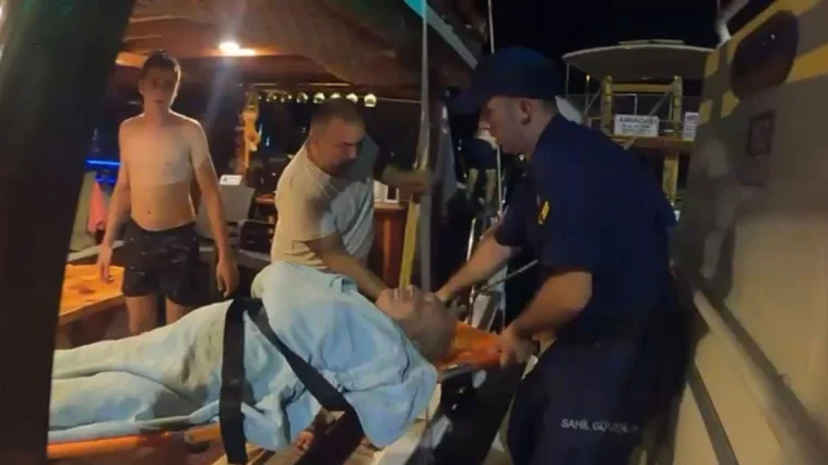 Araç yolu olmayan Kaleköy'de kalp krizi geçiren vatandaşa sahil güvenlik ekipleri yetişti