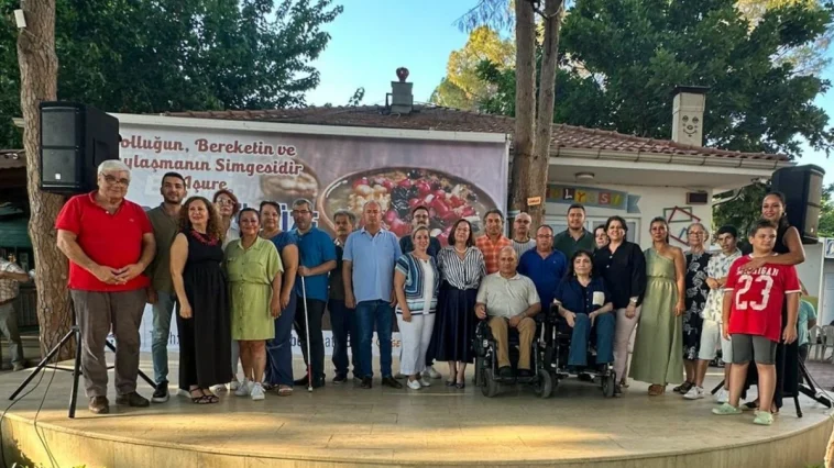 Aşurenin bereketi Muratpaşa'da paylaşıldı