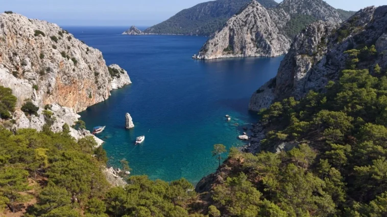 Çıralı’daki Akvaryum Koyu güzelliğiyle mest ediyor