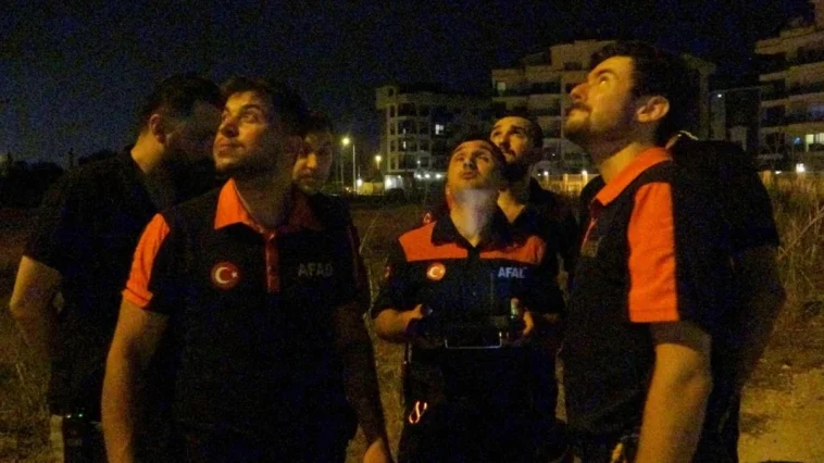 Dağdan atılan işaret fişeği ekipleri harekete geçirdi