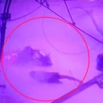 Ehliyetsiz motosikletli tramvay durağına çarptı 2 kişi yaralandı