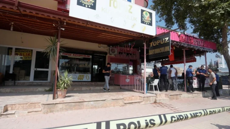 Elinde bıçakla girdiği kuyumcudan 18 adet bileziği alarak kaçtı