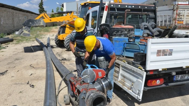 Elmalı'da 50 yıllık eski borular yenilendi