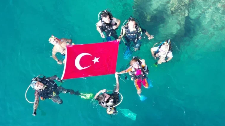 Finike'de deniz temizliği