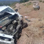 Gündoğmuş'ta hafif ticari araç şarampole uçtu, sürücü yaralandı