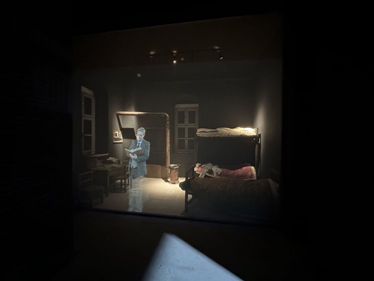 SİNOP CEZAEVİ’NDE SABAHATTİN ALİ’NİN HÜCRESİ BÜYÜK İLGİ GÖRÜYOR.