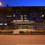 BİR KAZIYLA BAŞLAYAN 30 BİN ESERLİK HİKÂYE