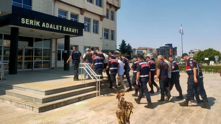 JASAT Serik’te 7 firariyi yakaladı