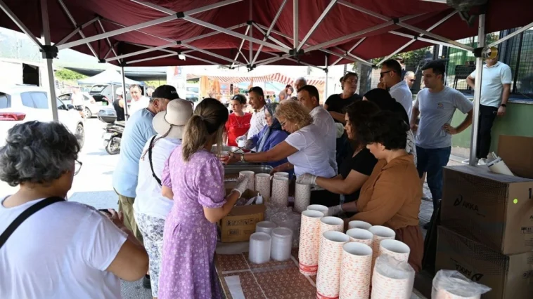 Kemer Belediyesi’nden aşure ikramı