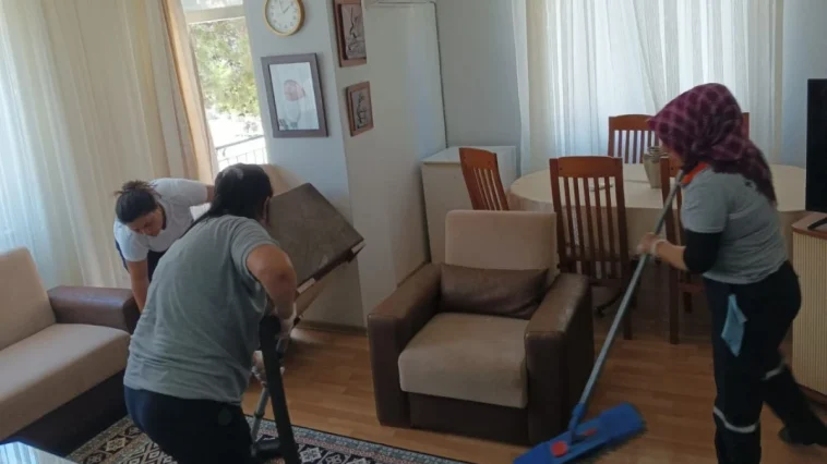 Kemer Belediyesi'nden ihtiyaç sahiplerine temizlik desteği