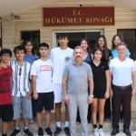 Kemer’de başarılı öğrenciler Kaymakamı ziyaret etti