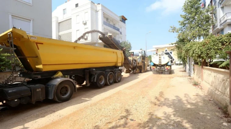 Kepez'de 5 sokakta yol yenileme çalışması