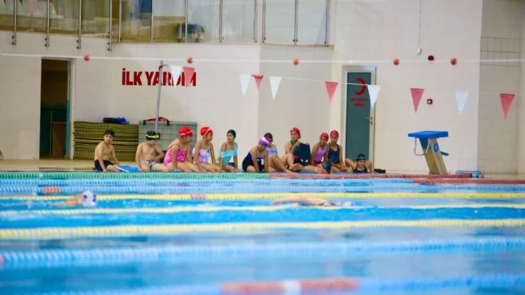 Kepez’de yüzme kurslarına yoğun ilgi