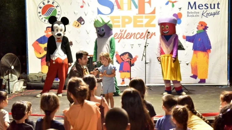 Kirişçiler Mahallesi 'Sahne Kepez'le şenlendi