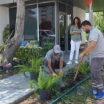 Konyaaltı'nda muhtarlık binaları çiçeklendiriliyor