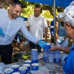 Manavgat Belediyesi vatandaşlara aşure ikram etti