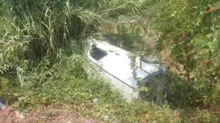 Manavgat'ta hafif ticari araç boş sulama kanalına devrildi: 1 yaralı