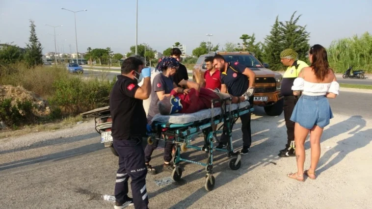 Manavgat'ta motosiklet ile hafif ticari araç çarpıştı: 1 yaralı