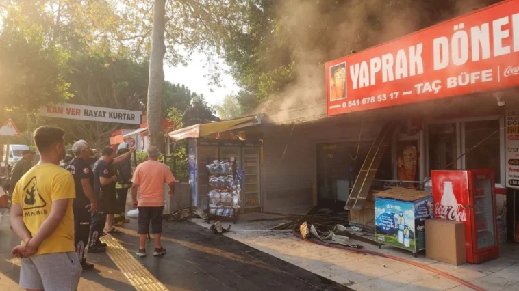 Manavgat'taki büfe yangını korkuttu