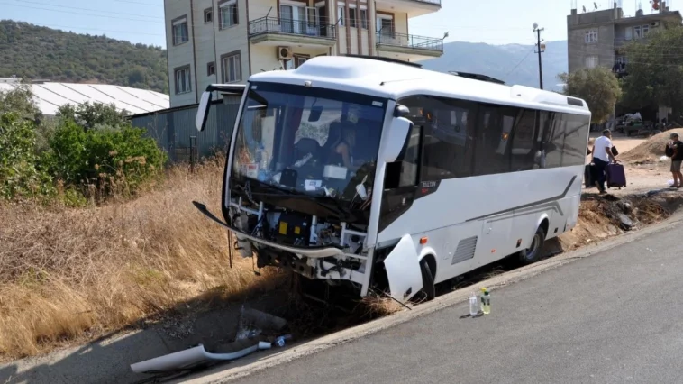 Midibüs şarampole düştü: 9 yaralı