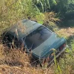 Serik'teki kazada otomobil şarampole düştü