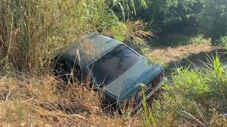 Serik'teki kazada otomobil şarampole düştü