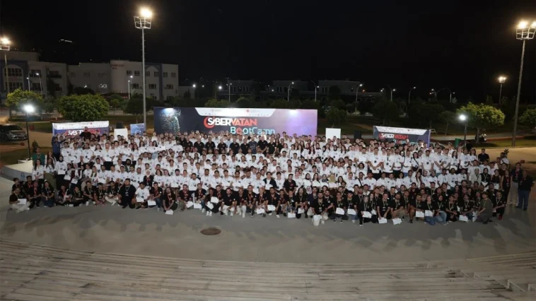 Siber vatanın kahramanları sertifikalarını aldı