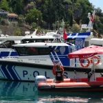 Tekne turunda yaralanan turistin yardımına deniz polisi yetişti