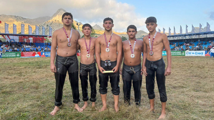 Manavgatın sporcuları madalyalarla döndü