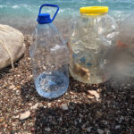 Balık tutarken denizi kirletiyorlar