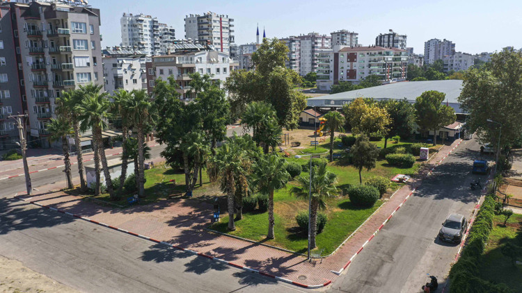 Ferdi Zeyrek’in adı Muratpaşa’da parkta yaşatılacak