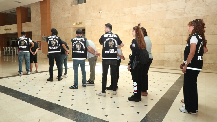 Antalyada 2 kişiyi gasbeden 6 şüpheli tutuklandı