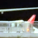 Antalyadan kalkan uçak, iniş takımlarındaki sorun nedeniyle geri döndü