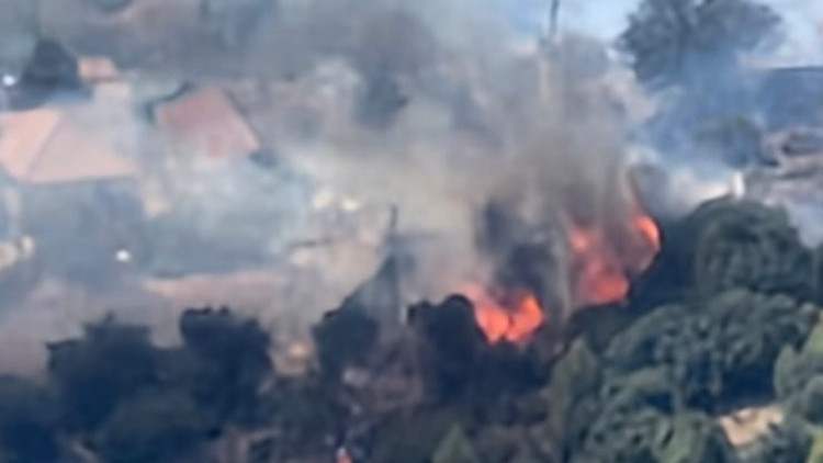 Kumlucada örtü yangını büyümeden söndürüldü