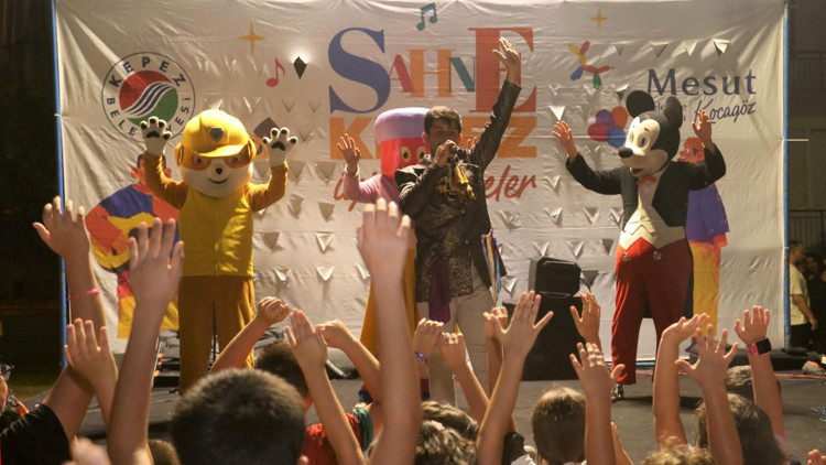 Sahne Kepez Ulus Mahallesine renk kattı