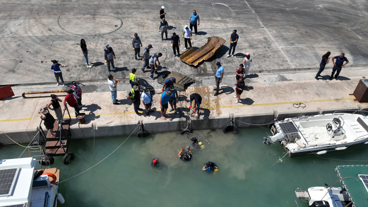 Balıkçı barınağında deniz dip temizliği