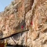 3 gündür kayalıkta mahsur olan keçiyi tekneciler kurtardı