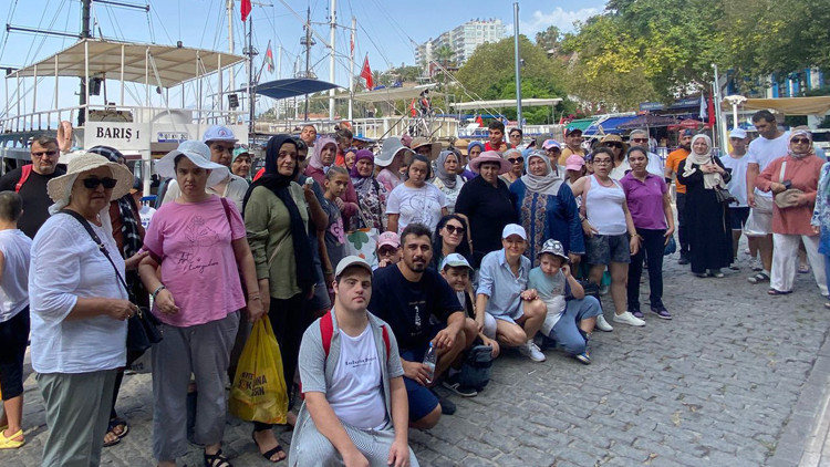 Muratpaşadan özel çocuklara mavi yolculuk