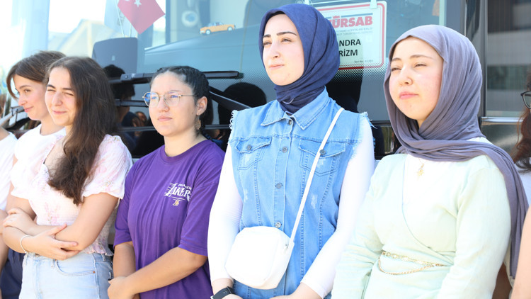 Antalyalı gençler yaz kampı için Rize ve Mersine uğurlandı