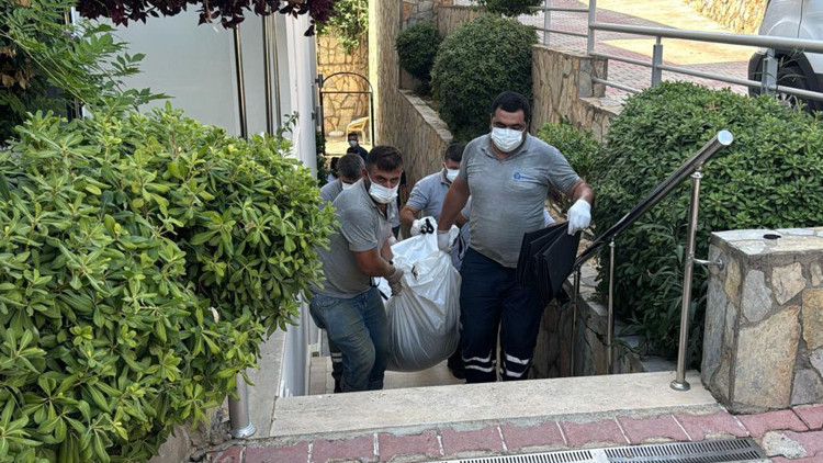 Belçikalı evinde ölü bulundu