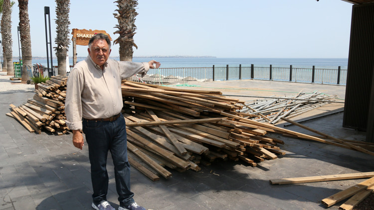 Konyaaltı sahilinde gölgelik krizi