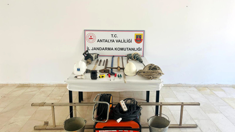 Jandarmadan kaçak kazıya suçüstü