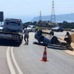 Otomobil kayalıklara çarptı: 2 yaralı