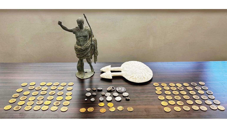 Tarihi eser satma vaadiyle 50 bin dolar dolandırdılar